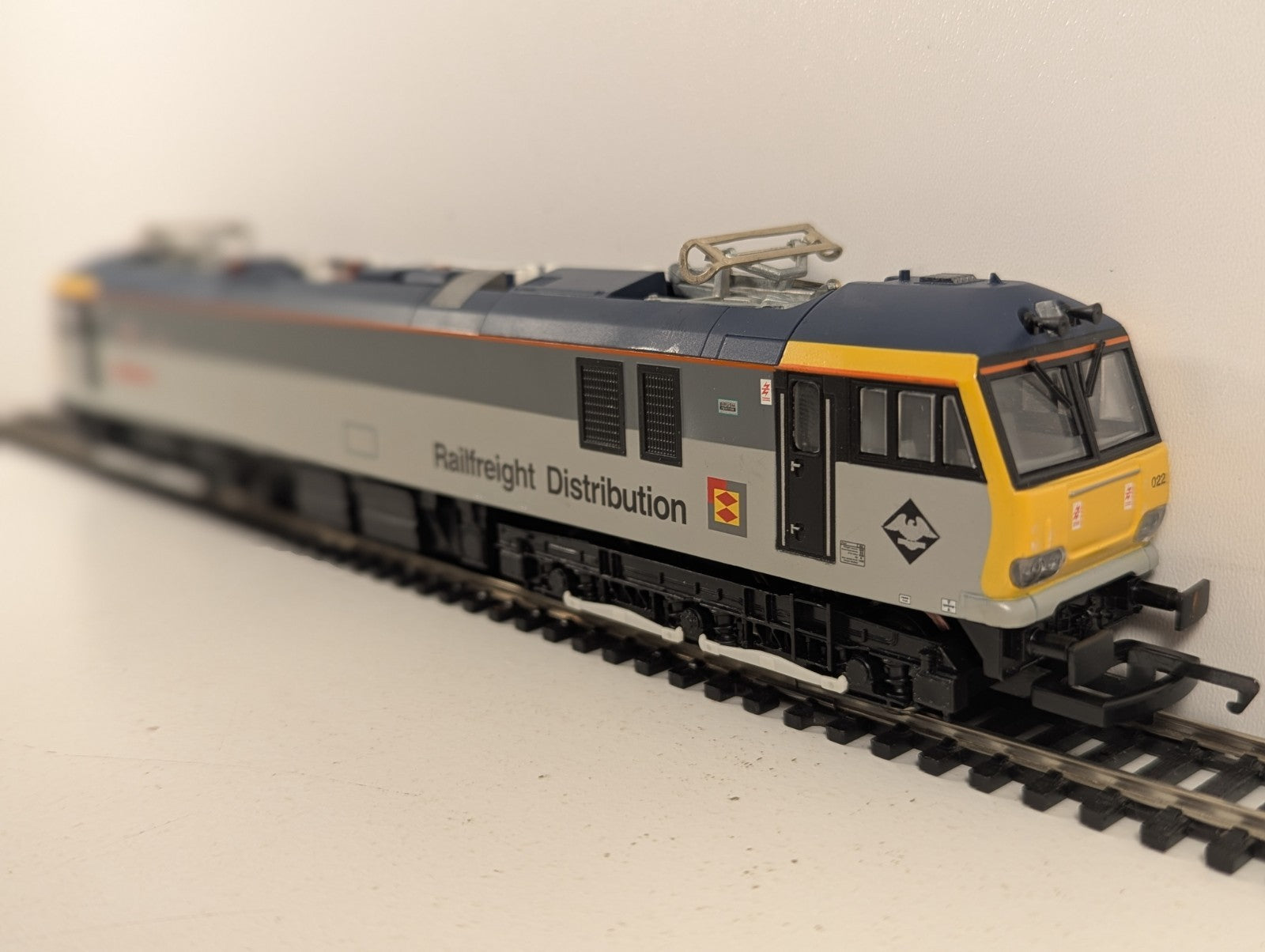 Hornby OO Gauge Class 92 022 Charles Dickens Railfreight Distribution