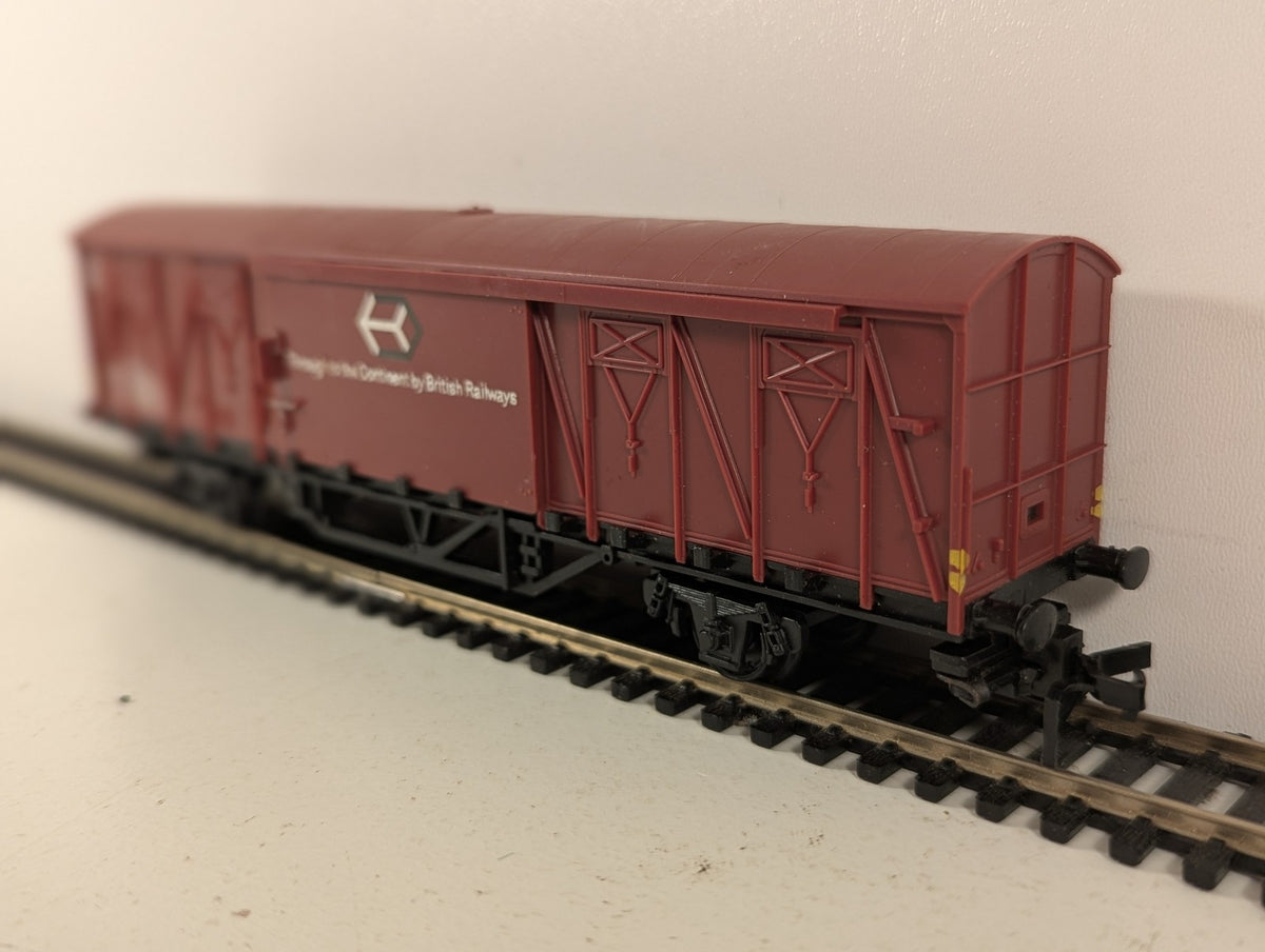 Tri-ang Hornby OO Gauge BR Hfs Ferry Van 'Through to the Continent' Goods Wagon