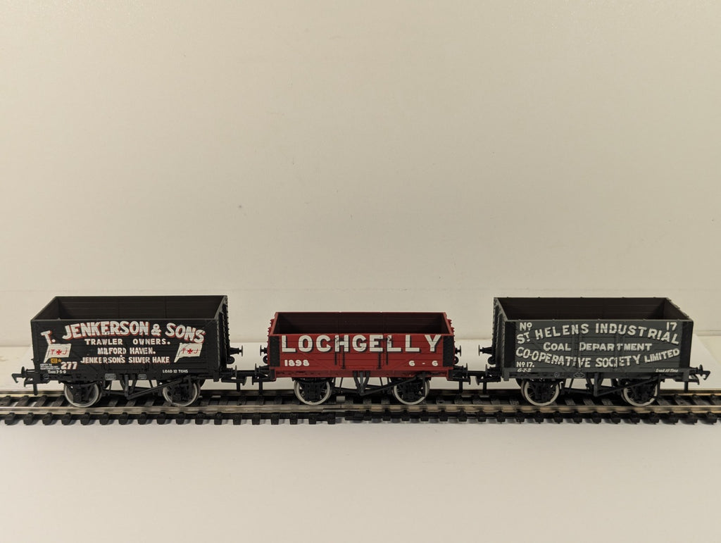 Bachmann 37-075K5 Set of Three Private Owner Wagons 2008/2009