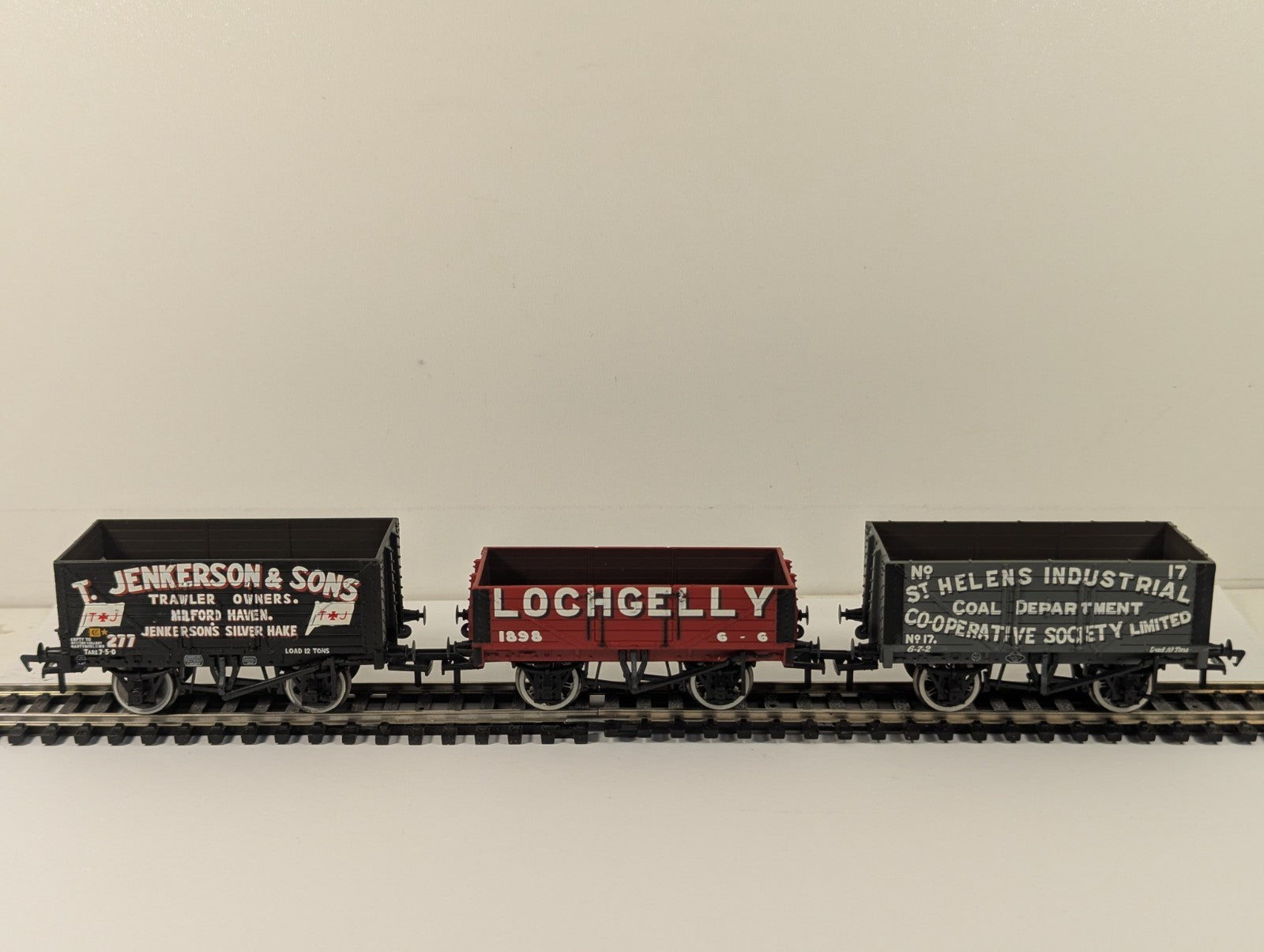 Bachmann 37-075K5 Set of Three Private Owner Wagons 2008/2009