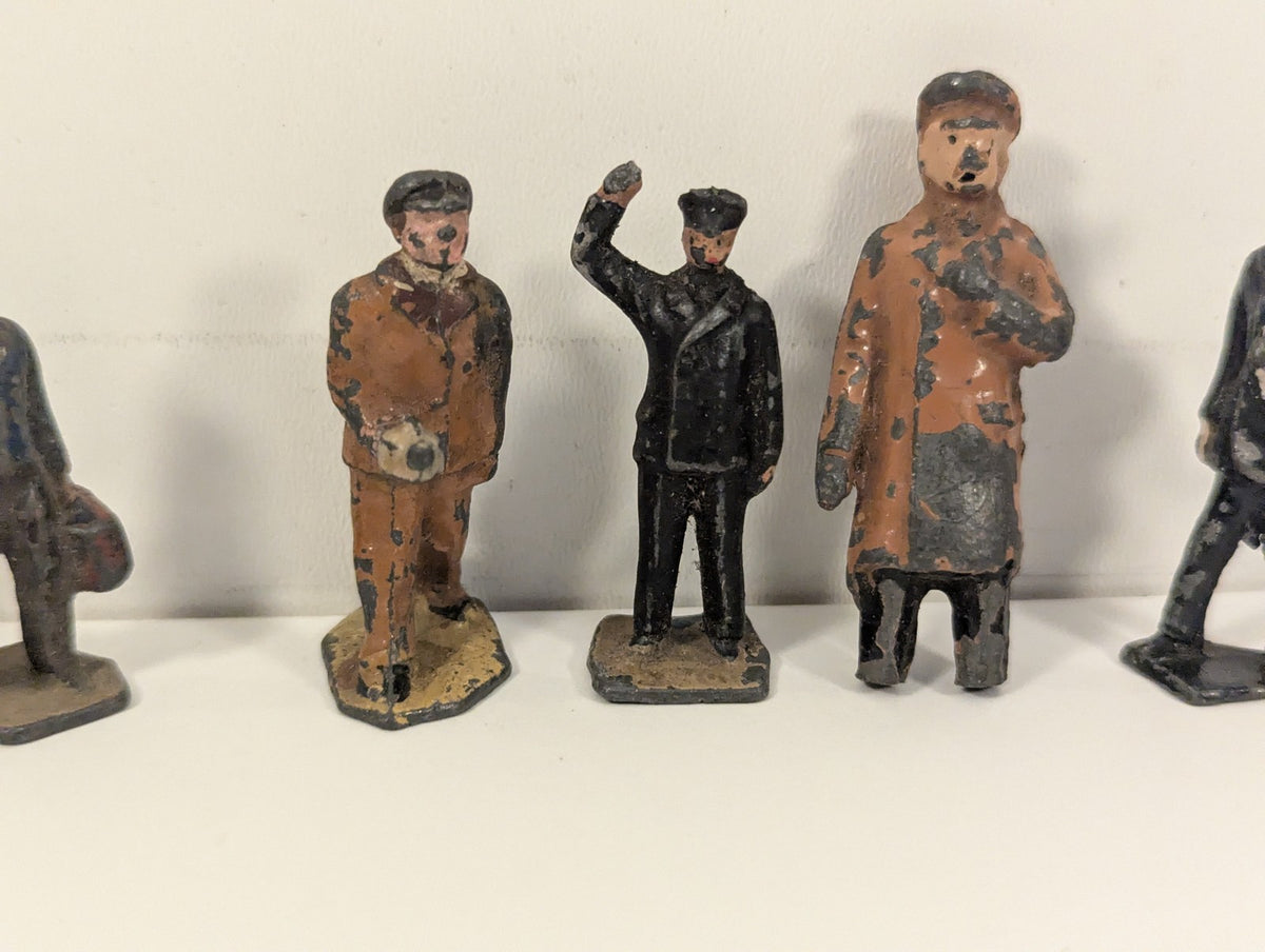 Hornby Series O Gauge Assorted Station Staff and Passengers