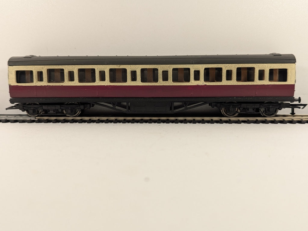 Graham Farish OO Gauge Suburban Compartment Coach Passenger Coach