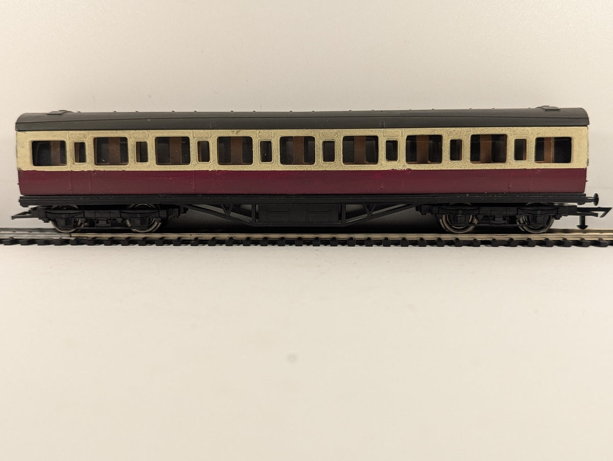 Graham Farish OO Gauge Suburban Compartment Coach Passenger Coach