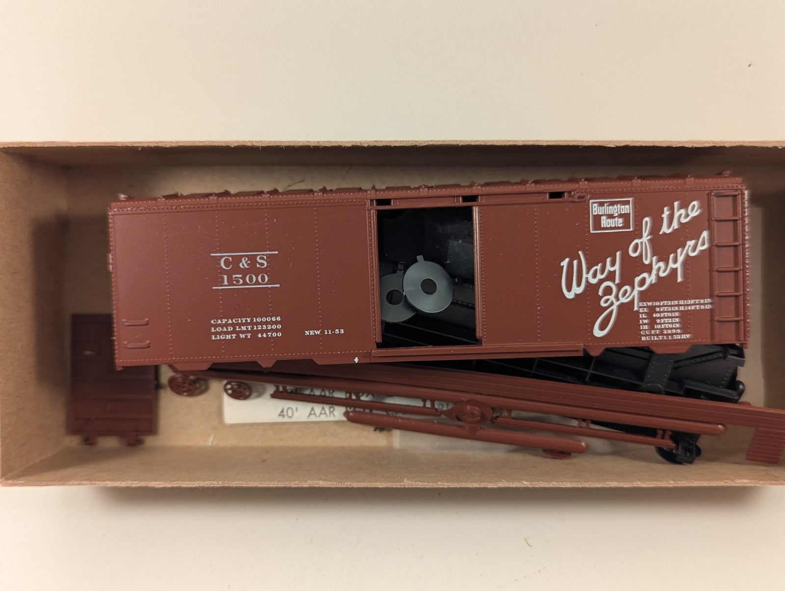 Athearn HO 40ft Box Car Burlington Route Kit