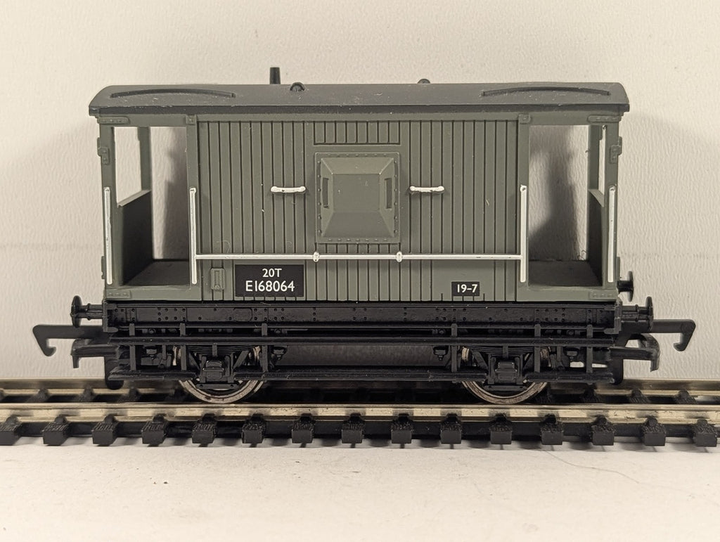 Bachmann OO Gauge 20 Ton Brake Van Goods Wagon E168064 BR(E) Grey 33-801