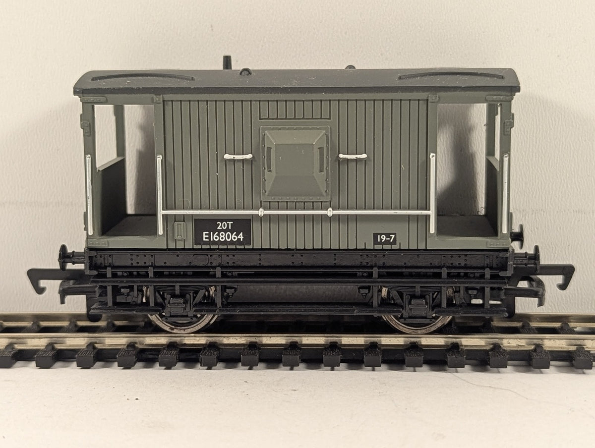 Bachmann OO Gauge 20 Ton Brake Van Goods Wagon E168064 BR(E) Grey 33-801