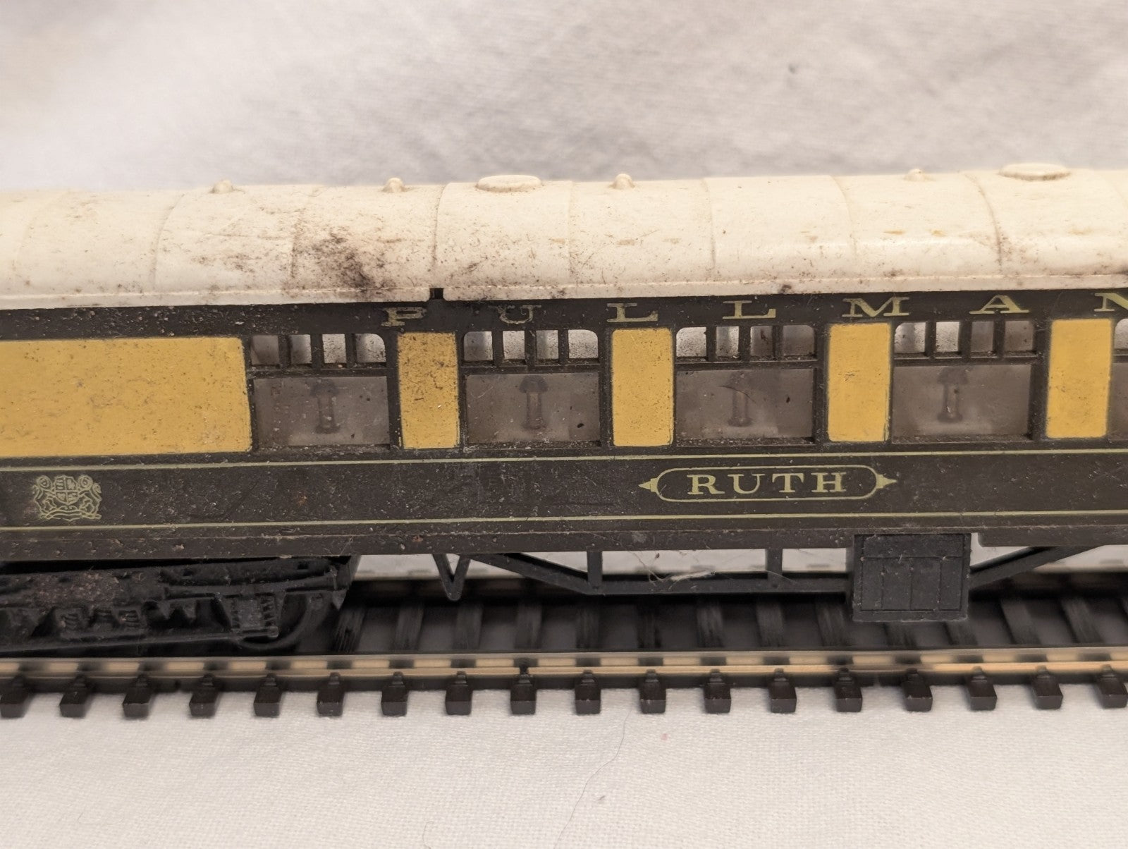 Tri-ang OO Gauge R228 Pullman Parlour Car “Ruth”