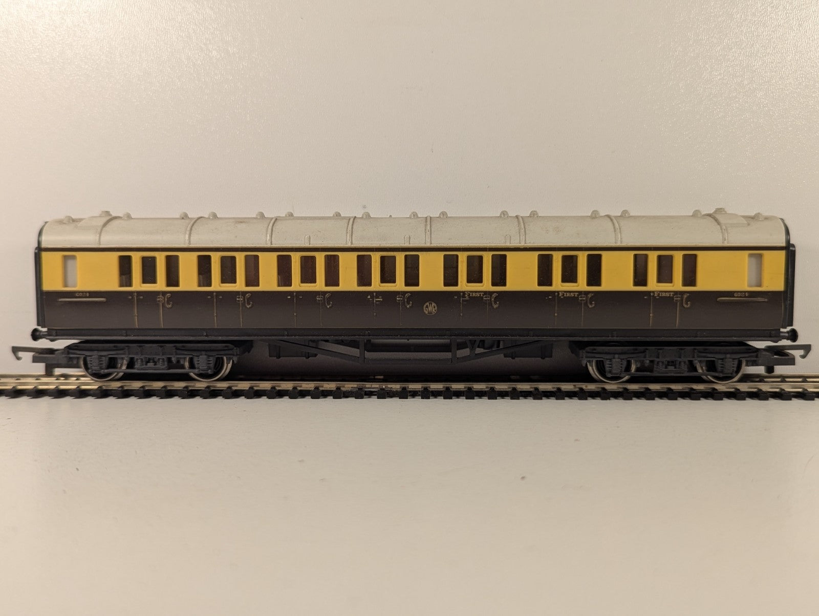 Hornby OO Gauge GWR Collett Composite Coach Passenger Coach 6024