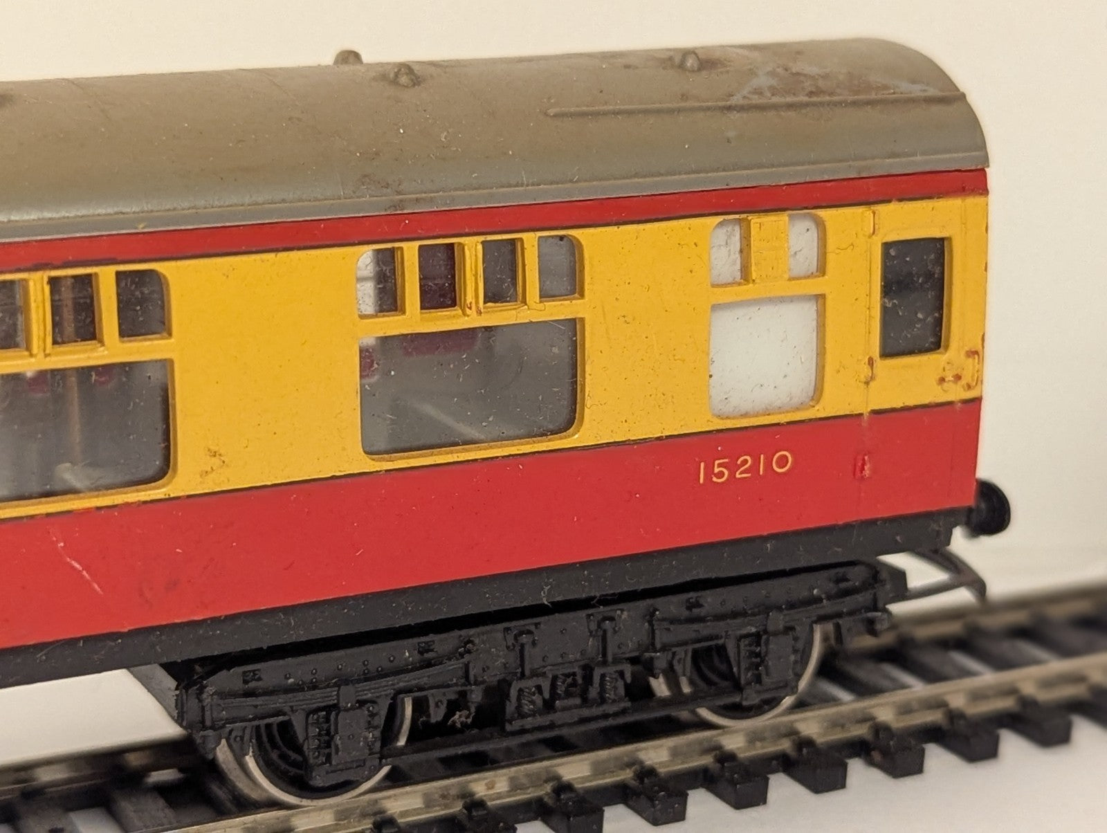 Hornby OO Gauge LMS Composite Coach Passenger Coach 15210 BR Crimson