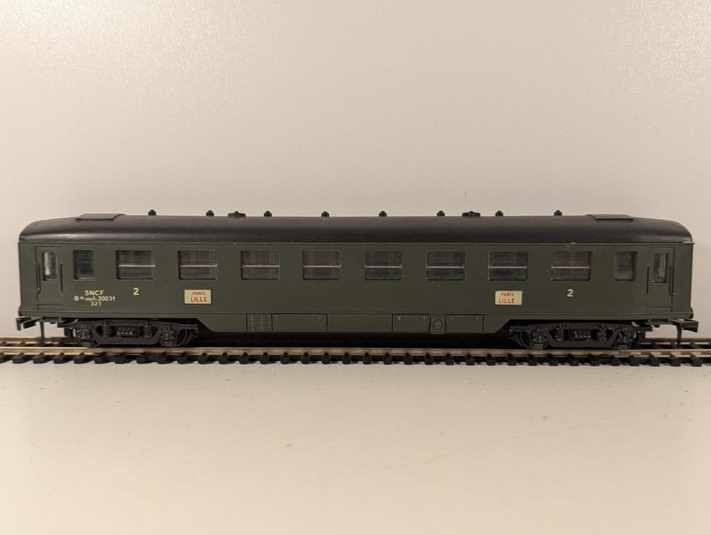 Hornby Acho HO Gauge Green 733 SNCF 2nd Class Coach
