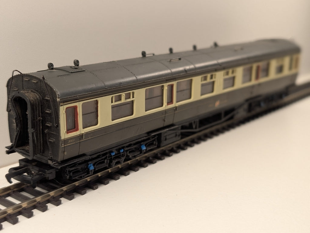 Bachmann OO Gauge GWR Collett Passenger Coach – Requires Some TLC