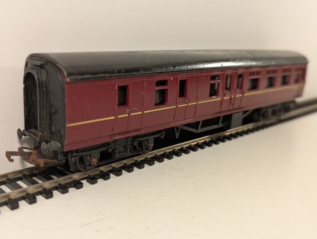 Tri-ang OO Gauge BR Maroon  Coach