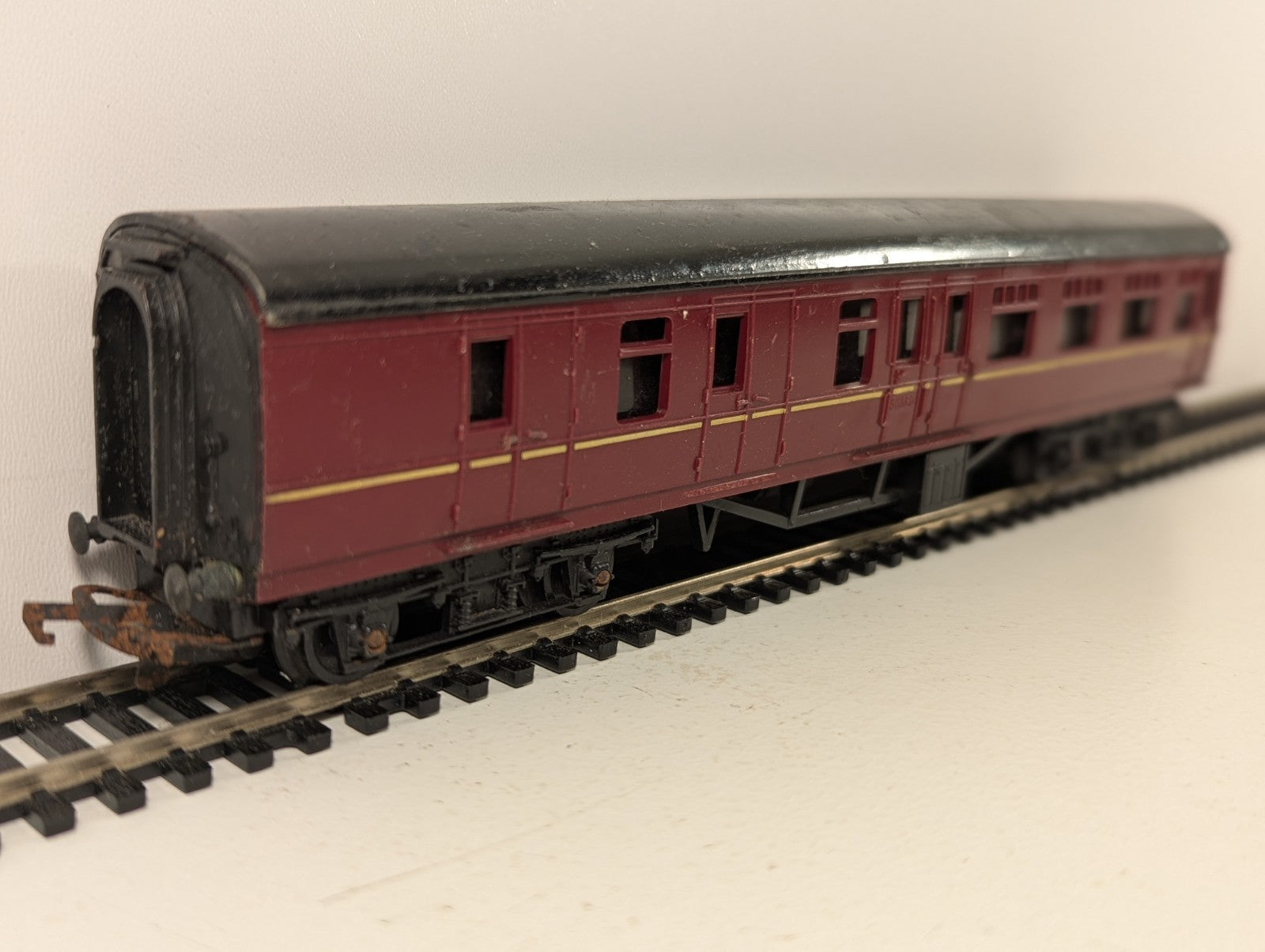 Tri-ang OO Gauge BR Maroon  Coach