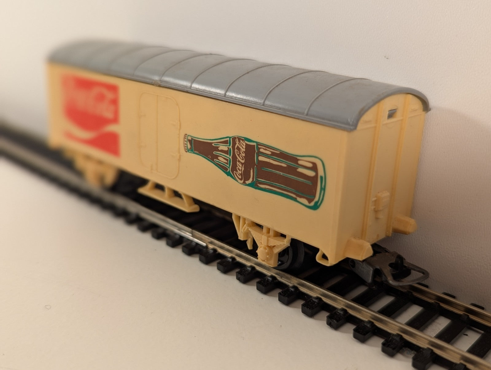 Lima HO Gauge Coca-Cola Refrigerator / Covered Goods Van