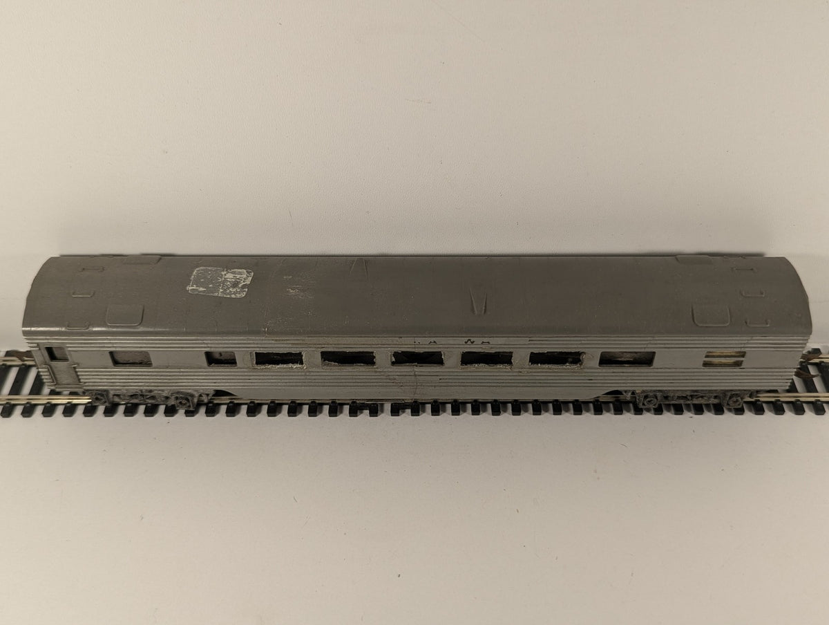 Tri-ang OO Gauge Transcontinental Passenger Coach Silver R.24/25