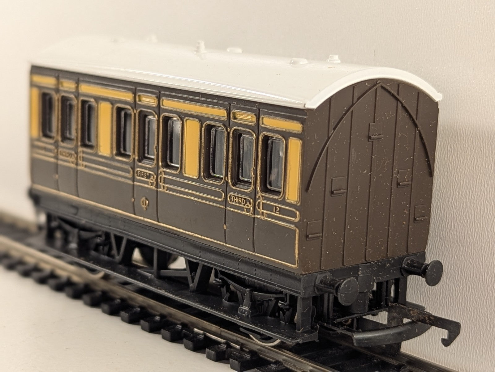 Hornby R213 OO Gauge GWR 4 Wheel Coach - Boxed