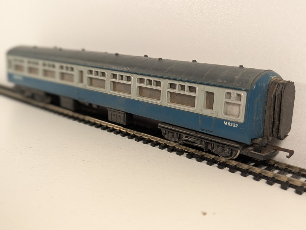 Hornby OO Gauge BR Mk2 InterCity composite Coach