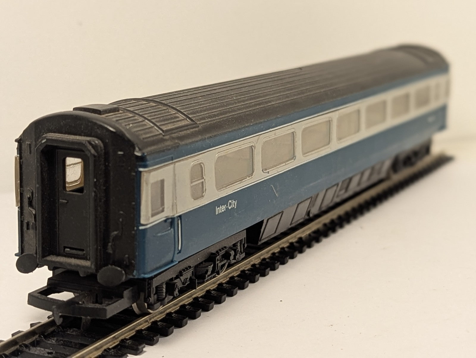 Hornby R439 OO Gauge BR Blue Grey Mk3 Inter-City Coach