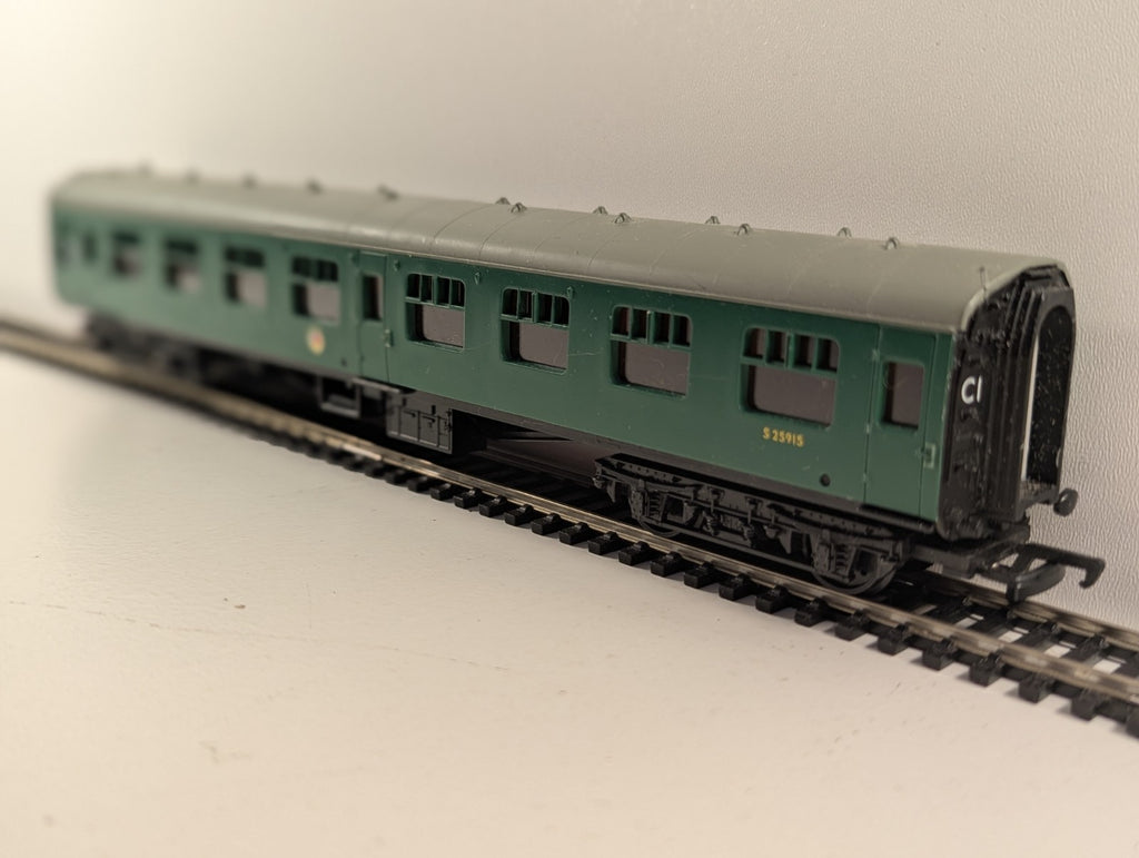 Mainline 37121 OO Gauge BR Mk1 Corridor 3rd class S25915 SK Green – Faults