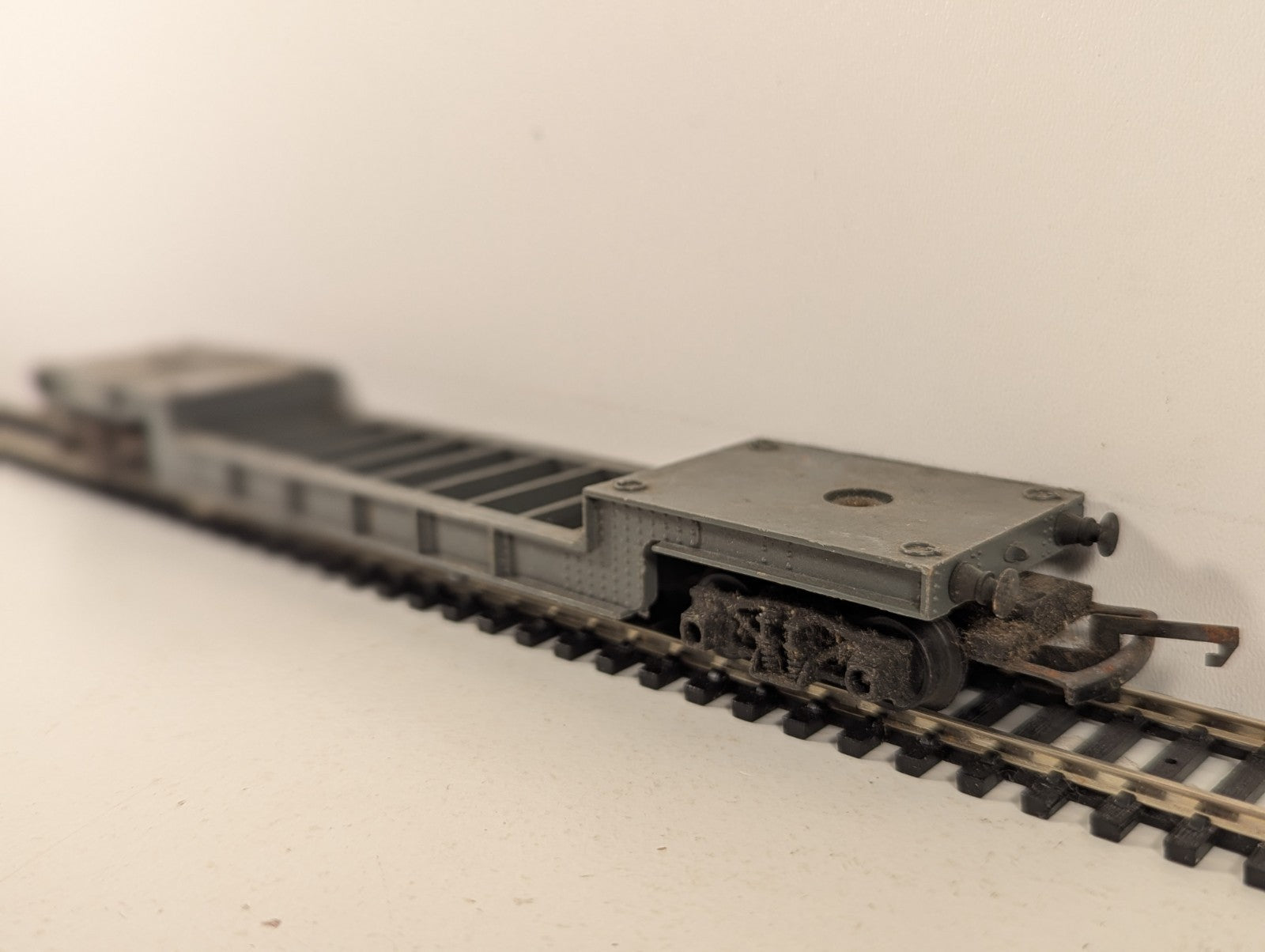 Tri-ang R118 Bogie Well Wagon Goods Wagon 41917 Grey