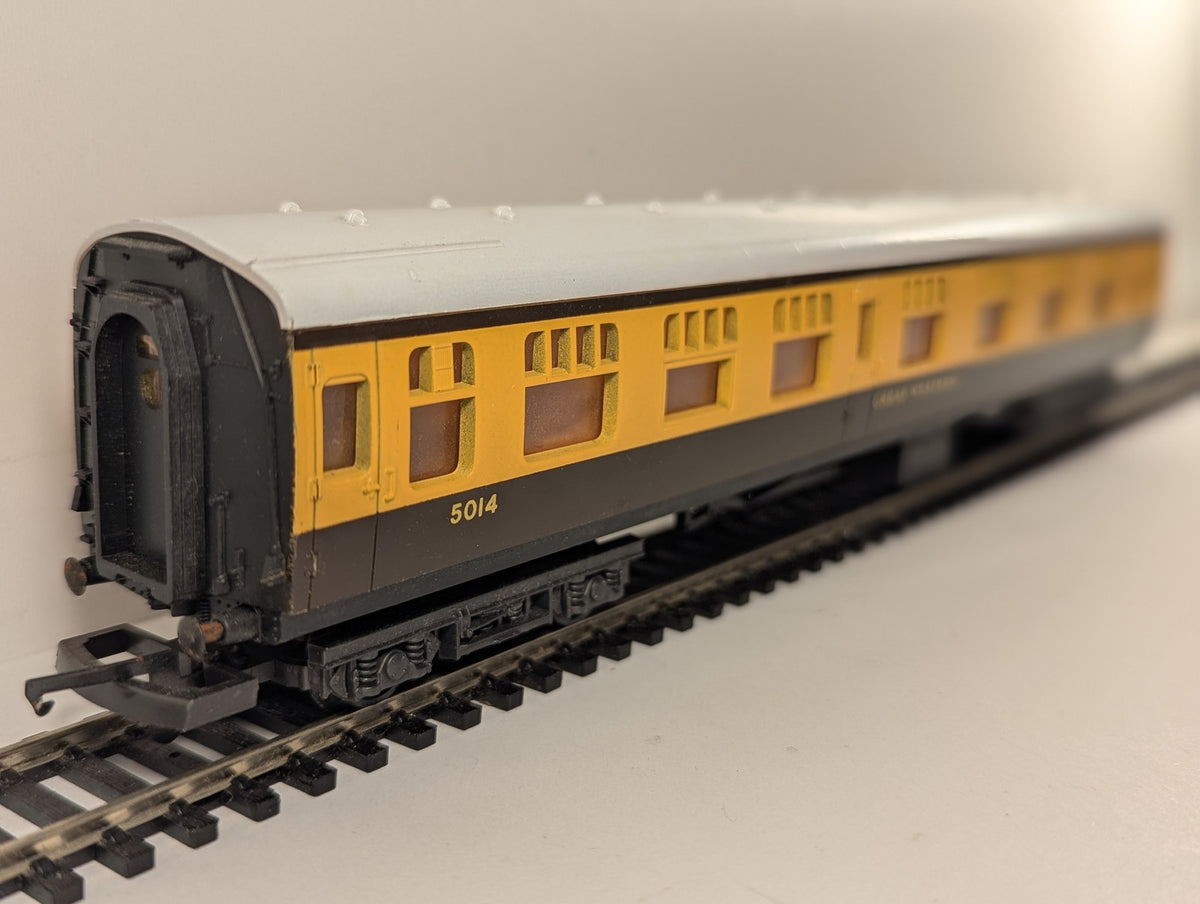 Lima OO Gauge GWR Passenger Coach 5014 GWR Chocolate and Cream
