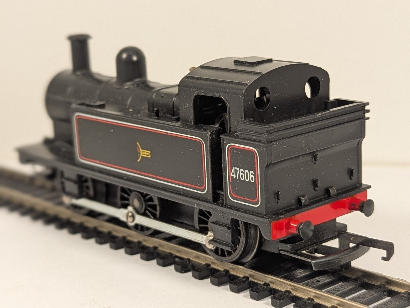 Tri-ang Hornby R52 OO Gauge Class 3F Jinty 0-6-0T – Damaged Crest and box