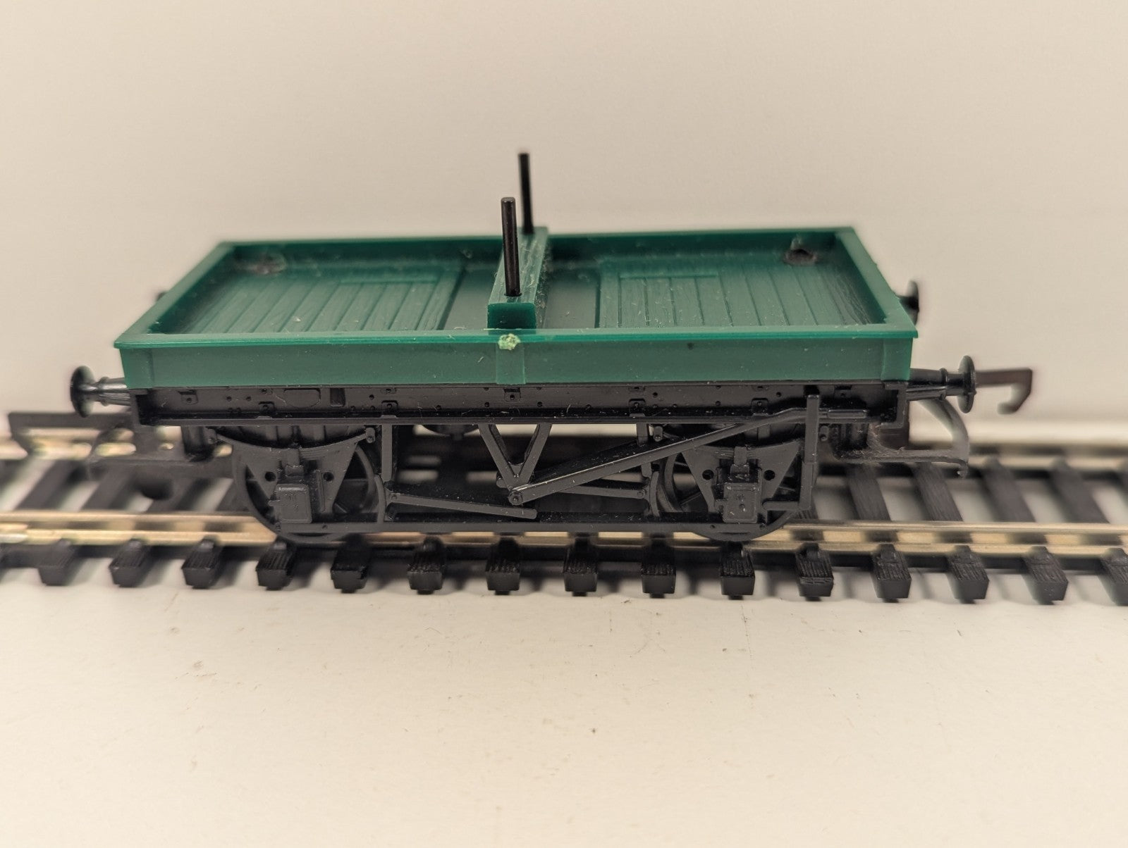 Tri-ang Hornby OO Gauge R17 BR Bolster Wagon B913011