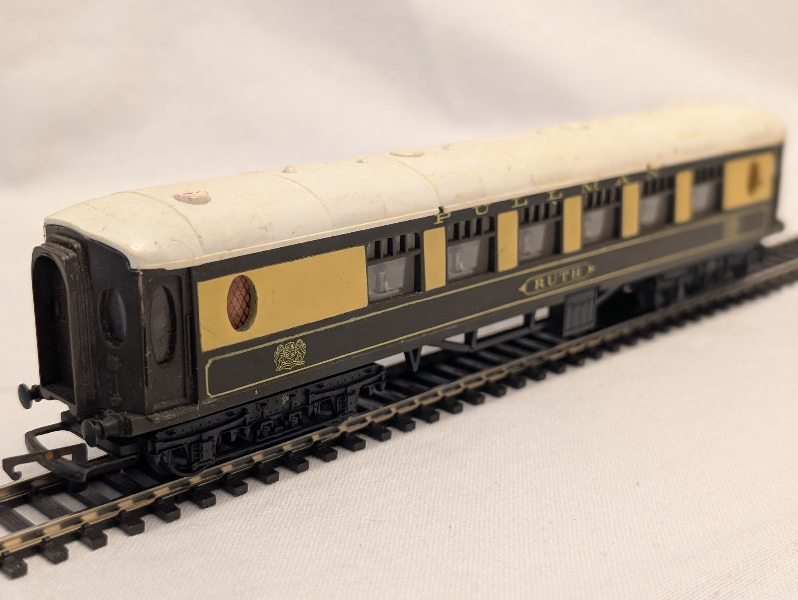 Tri-ang R228 OO Gauge Pullman Parlour Coach “Ruth”