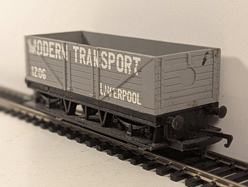 Hornby OO Gauge Modern Transport Liverpool 7 Plank Wagon Goods Wagon
