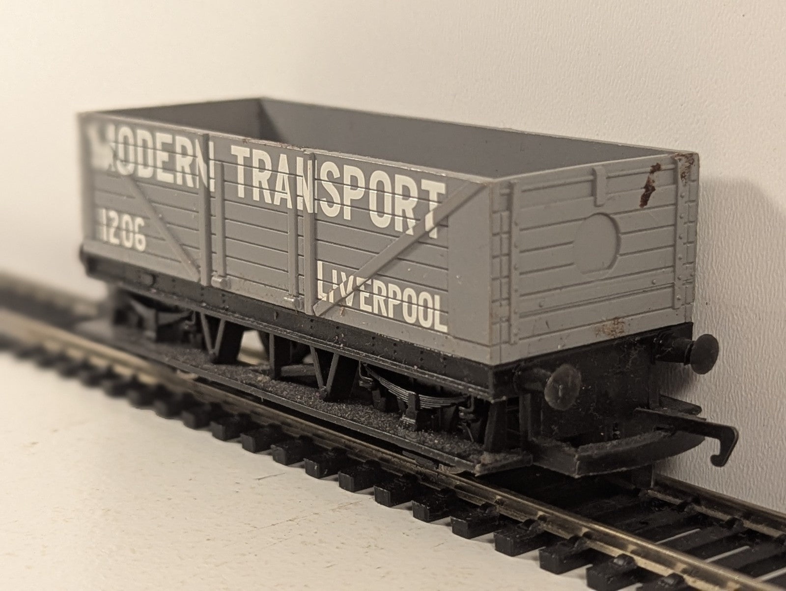 Hornby OO Gauge Modern Transport Liverpool 7 Plank Wagon Goods Wagon