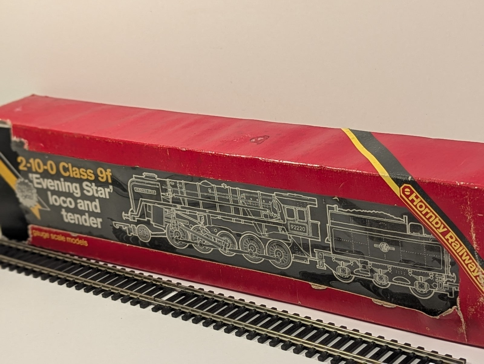 Hornby Railways OO Gauge Class 9F 'Evening Star' Steam Locomotive 92220 BR Green