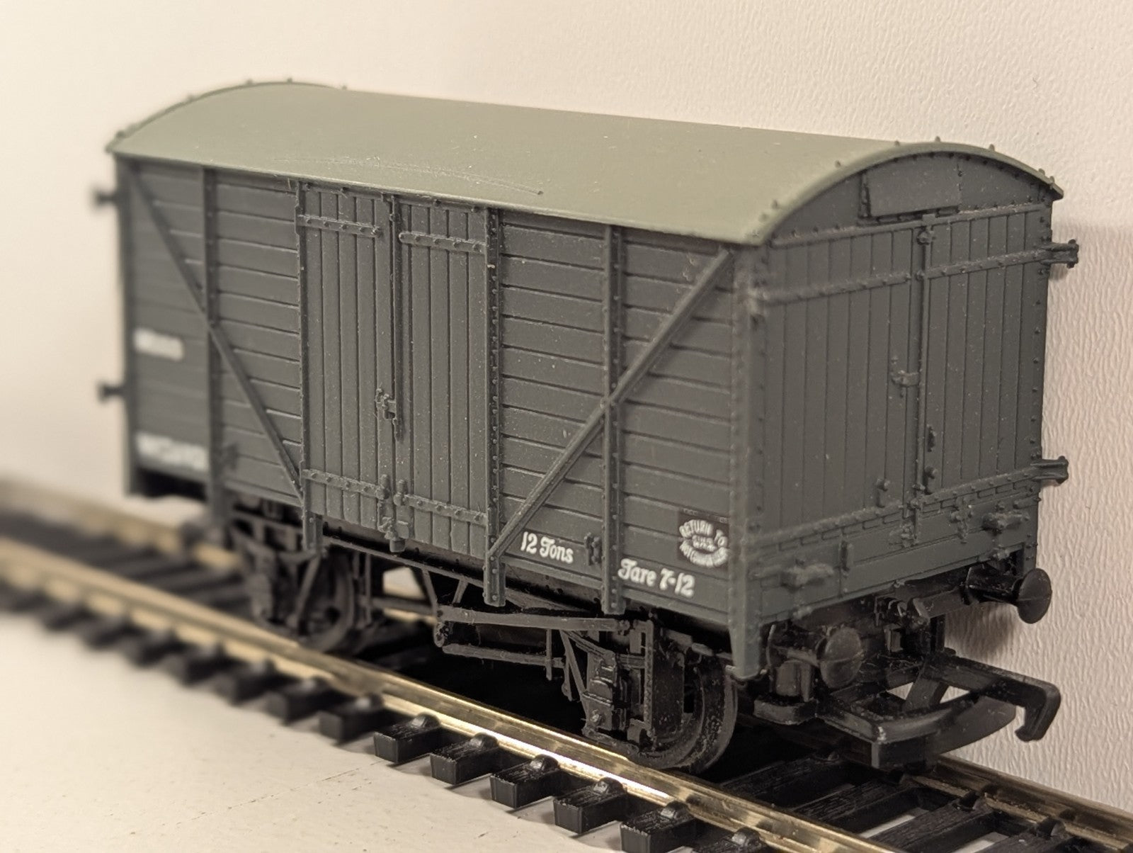 Bachmann Branchline OO Gauge 12-Ton ‘Mogo’ Van Wagon in BR Grey
