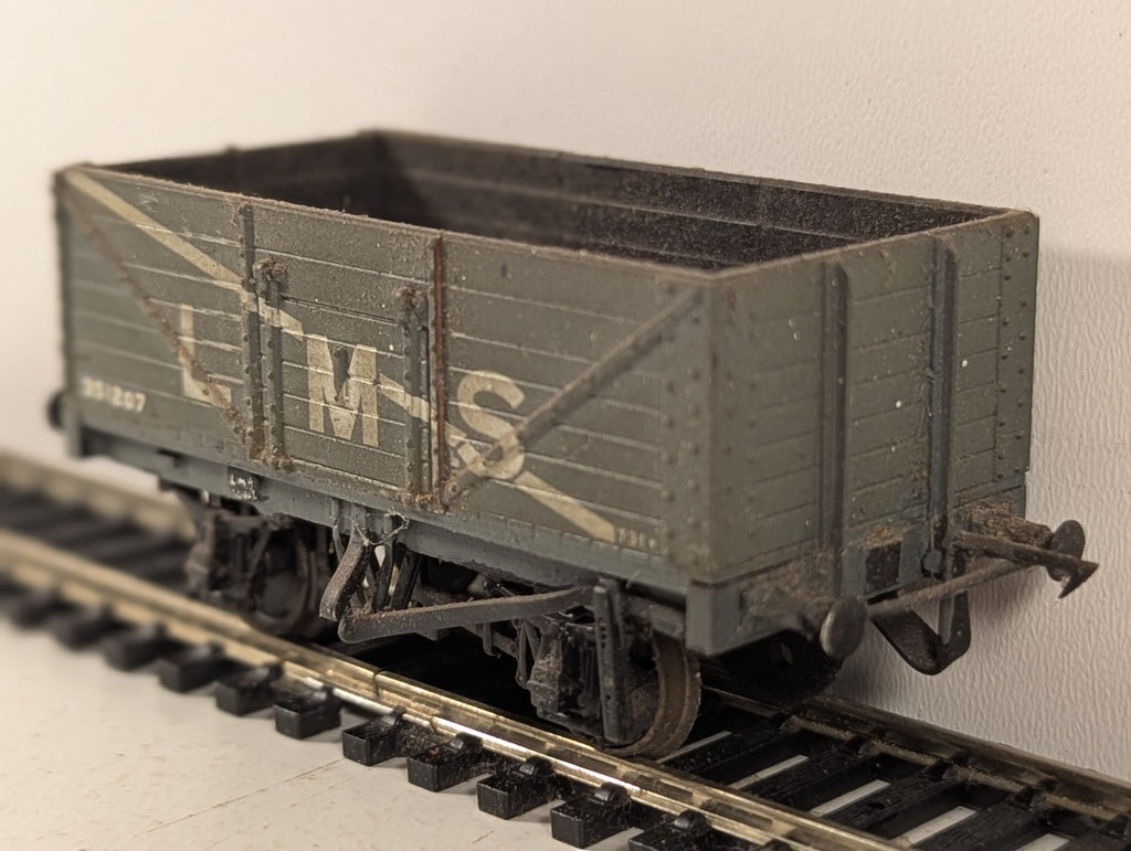 Kitbuilt OO Gauge LMS 7-Plank Mineral Wagon - Grey