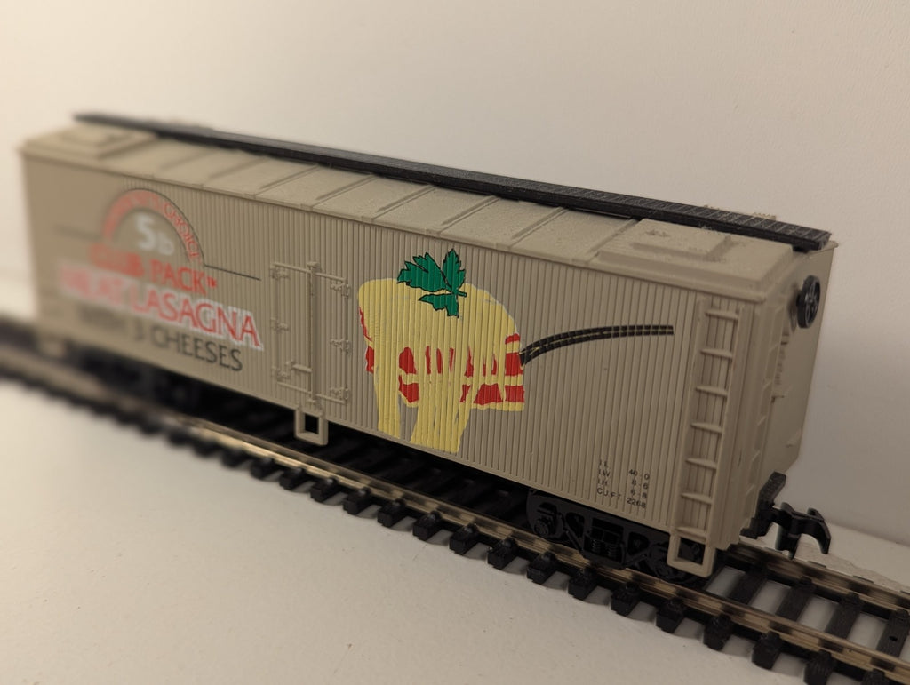 Athearn HO Gauge President’s Choice Meat Lasagna Box Car