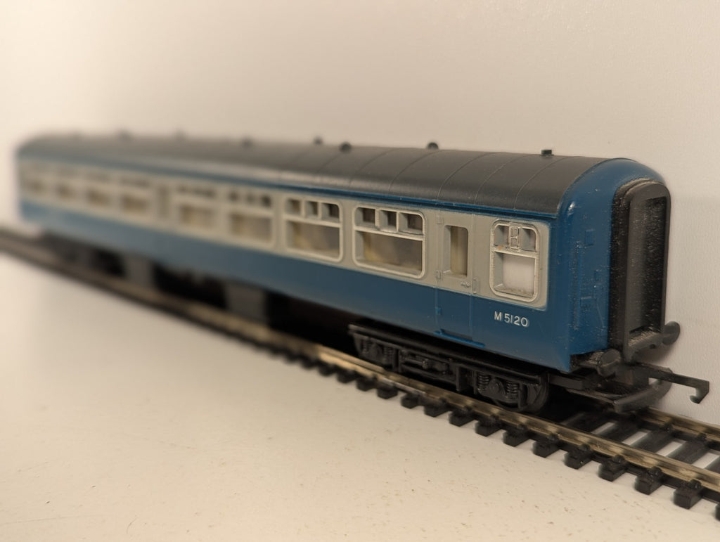 Hornby OO Gauge BR Mark 2 Coach Passenger Coach M5120 BR Blue & Grey