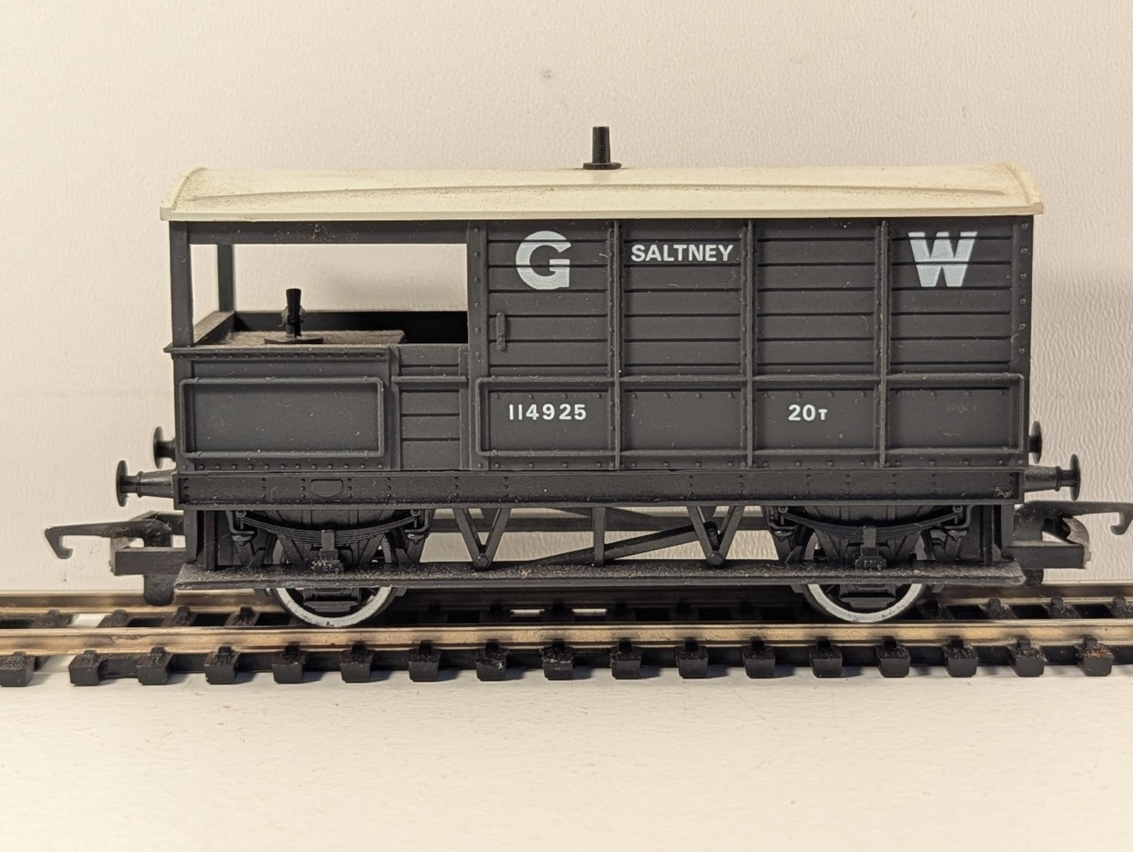 Hornby Railways R.714 OO Gauge GWR 20 Ton Goods Brake Van - Boxed