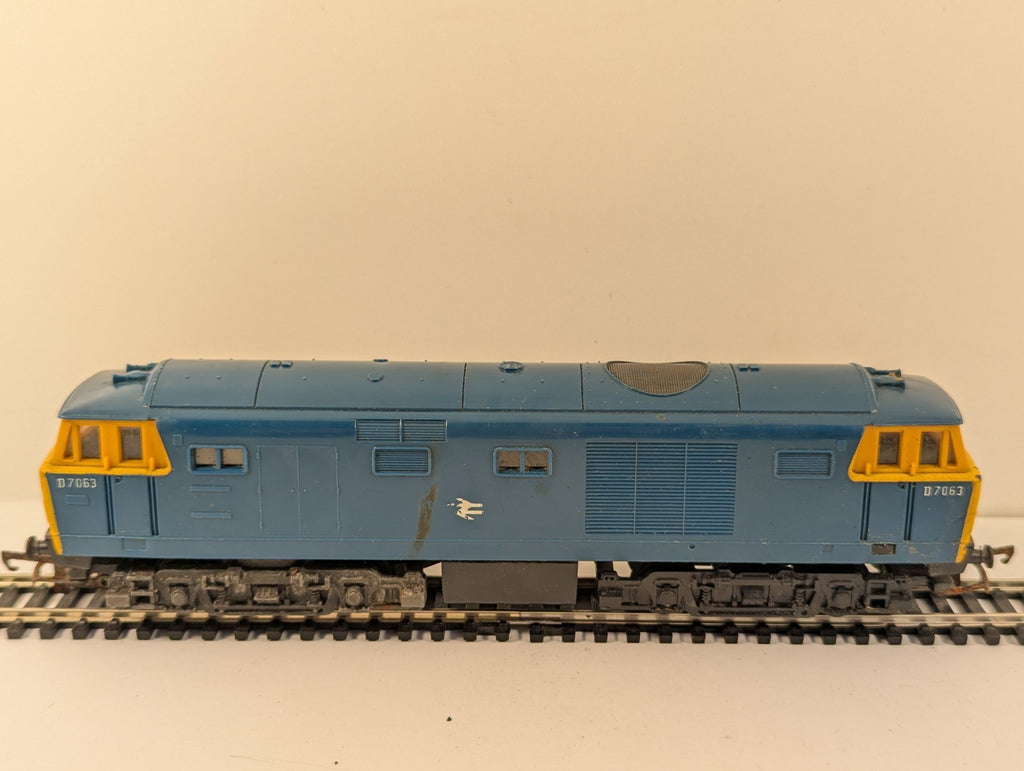 Tri-ang Hornby R758 OO Gauge Class 35 Hymek BR Blue - Non-Runner