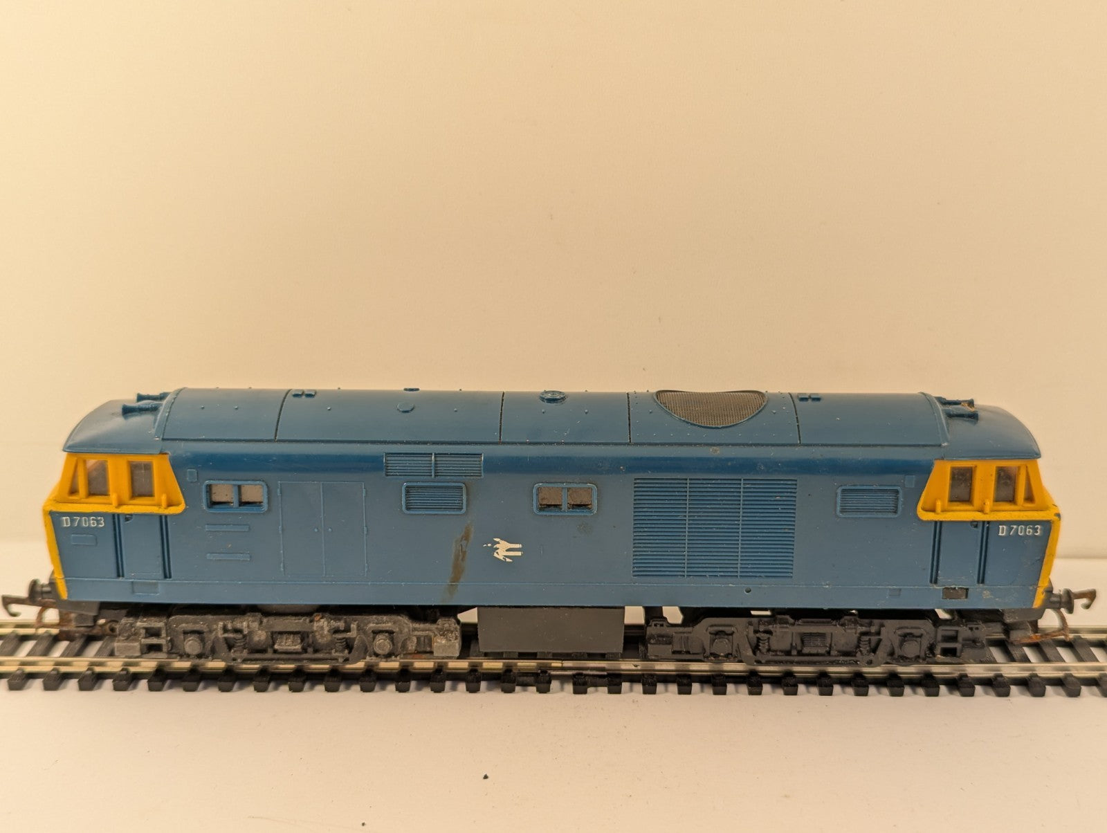 Tri-ang Hornby R758 OO Gauge Class 35 Hymek BR Blue - Non-Runner