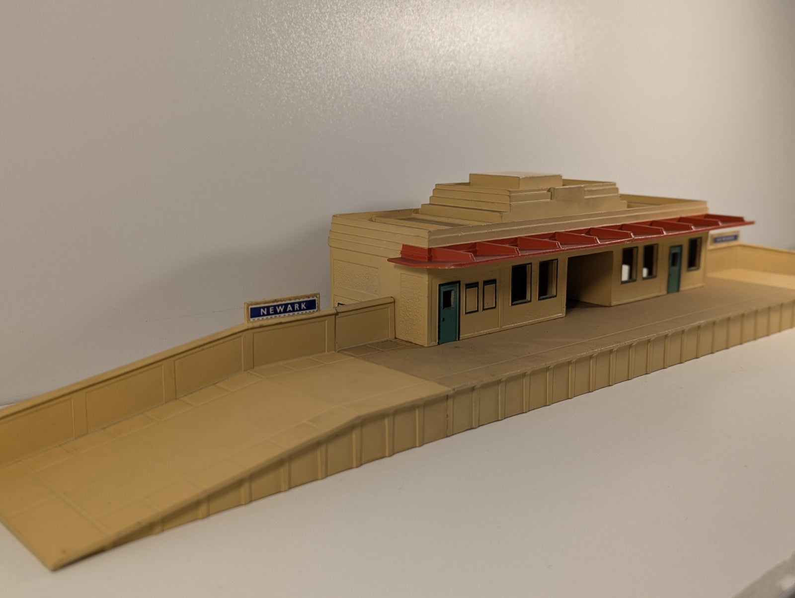 Hornby Dublo DA455 D1 Through Station