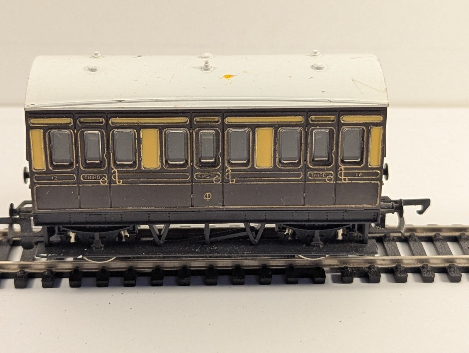 Hornby R339 OO Gauge GWR 4-Wheel Coach