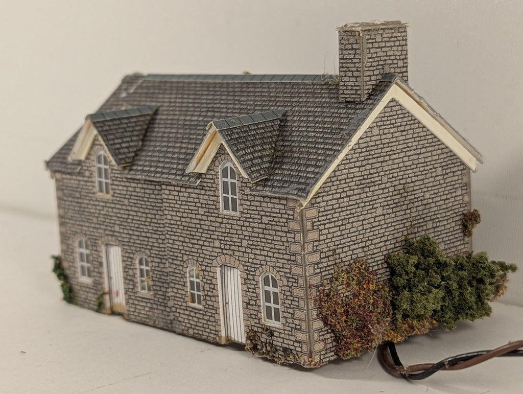 Superquick N Gauge Two Country Cottages Model Railway Building with lights