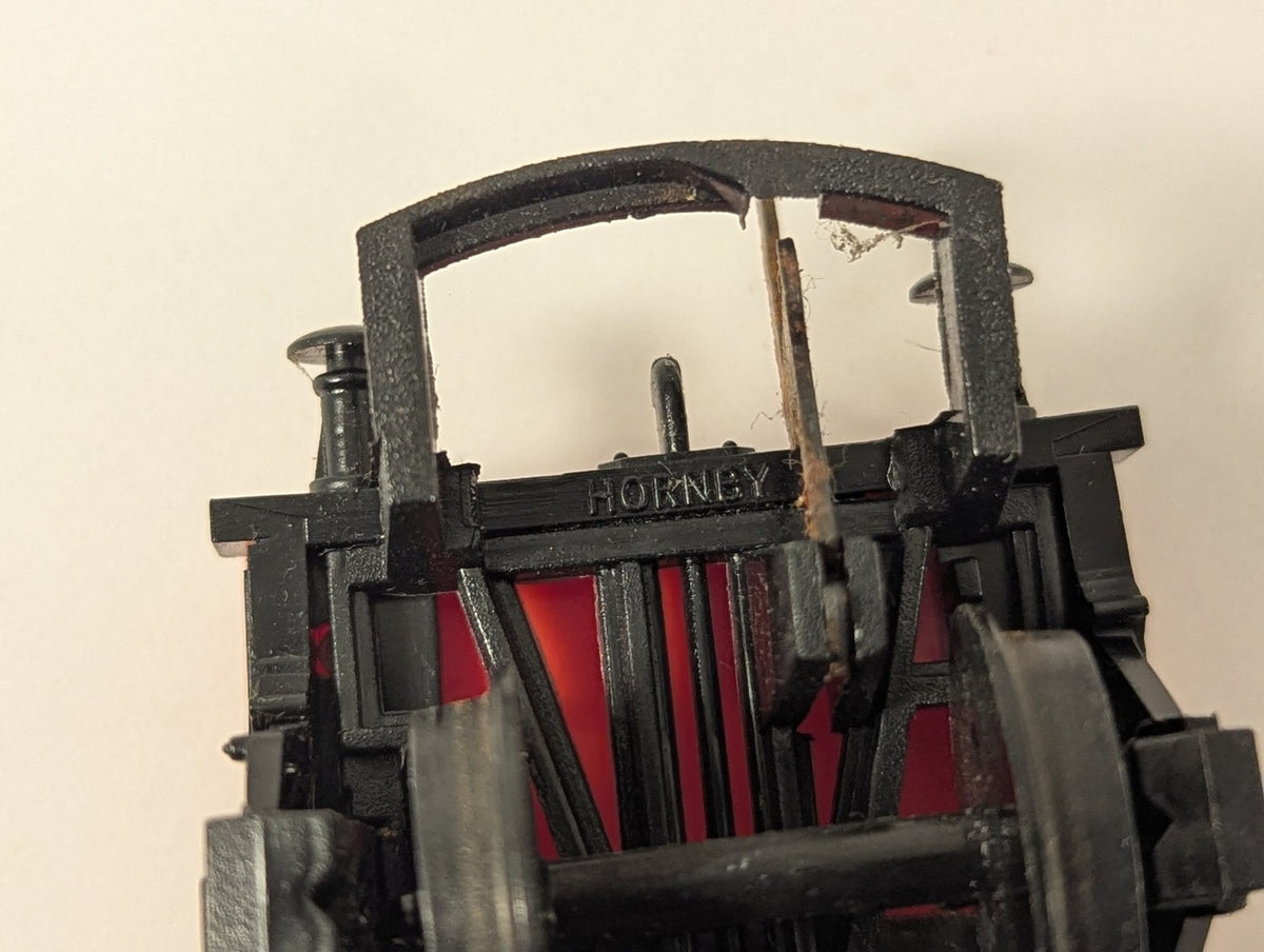 Hornby OO Gauge Low Sided Wagon Goods Wagon Red and Black
