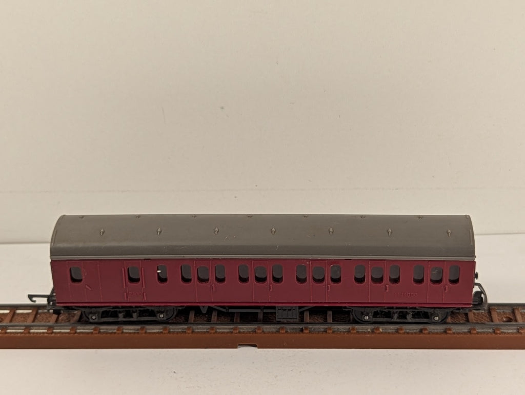 Tri-ang TT Gauge Suburban Composite Coach Passenger Coach M41006 BR Maroon