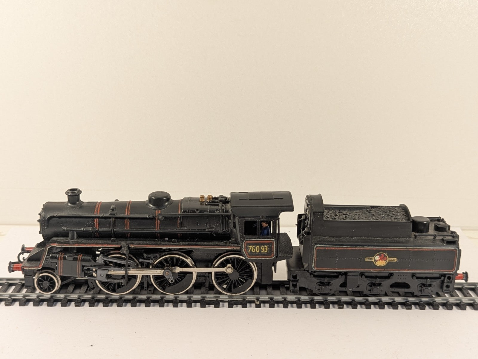 Mainline OO Gauge Standard Class 4MT Renumbered Poor Runner