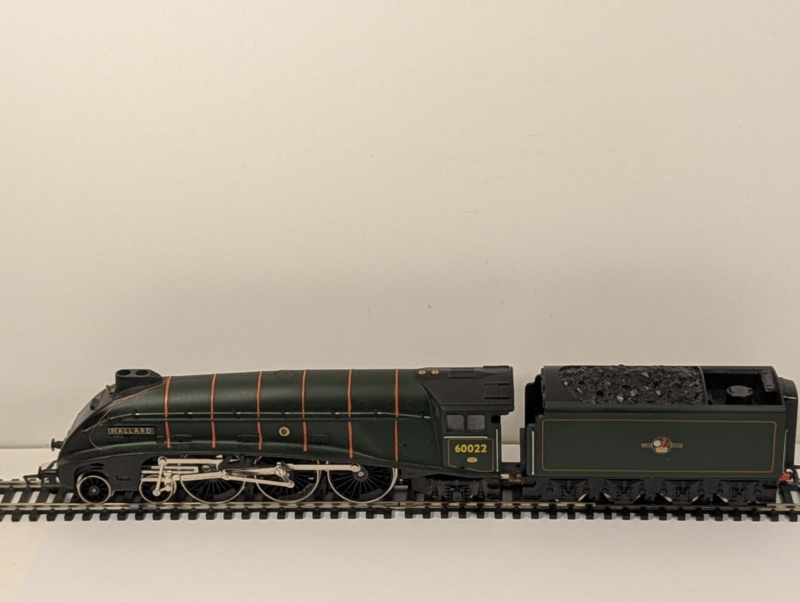 Hornby OO Gauge Class A4 Pacific 'Mallard' Steam Locomotive 60022