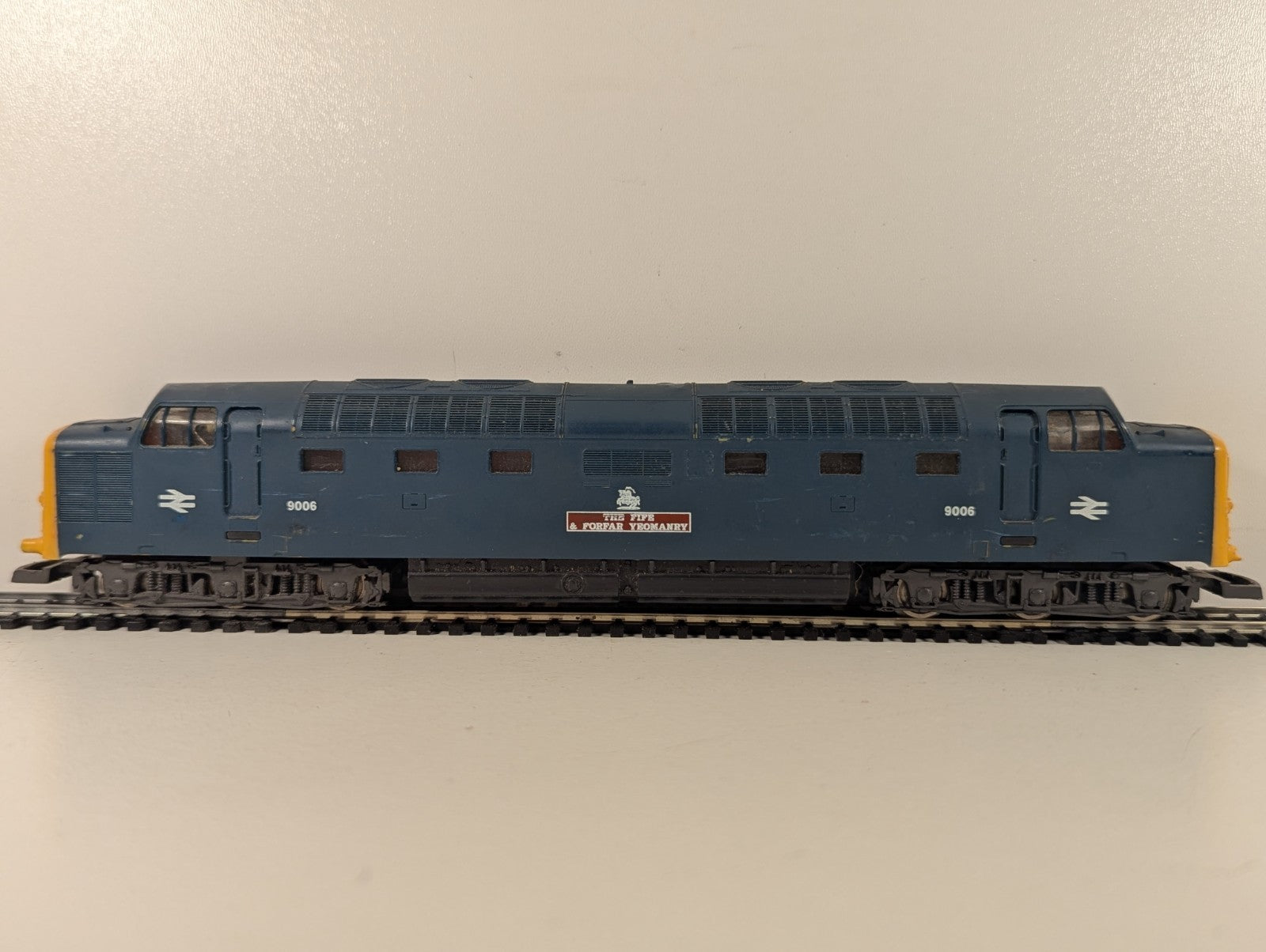Lima OO Gauge Class 55 Deltic 'The Fife & Forfar Yeomanry' Diesel Loco