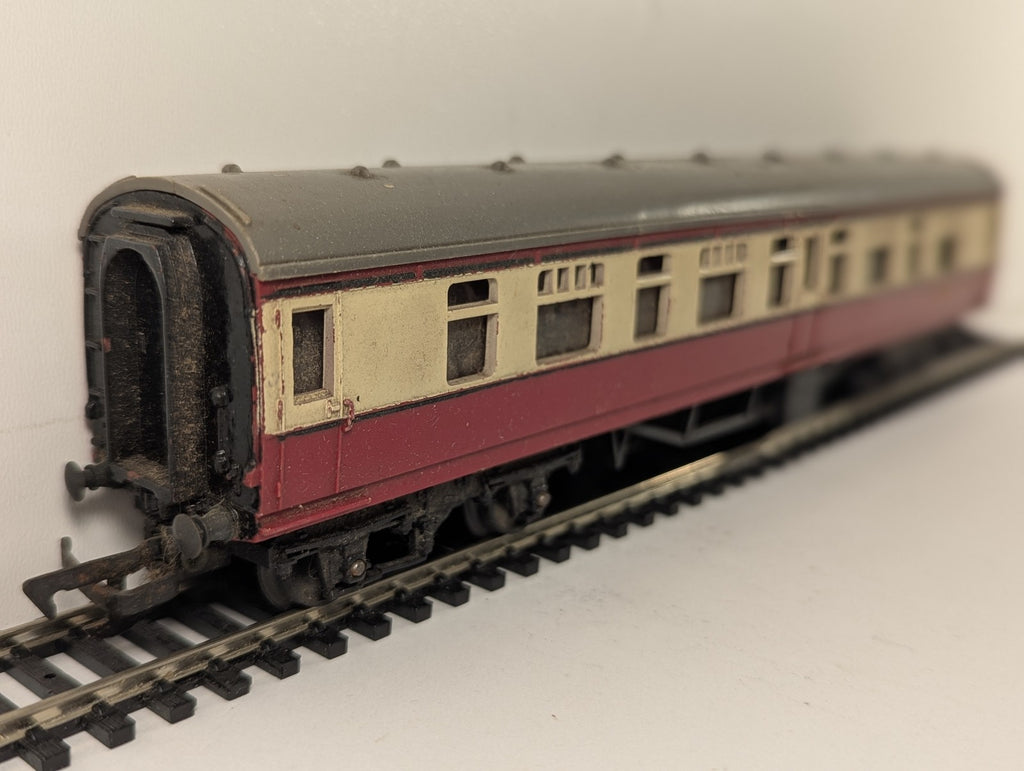 Tri-ang OO Gauge BR Mk1 Composite Coach Passenger Coach M24001