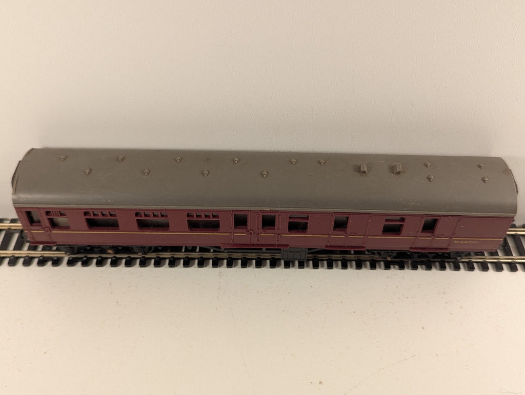 Tri-ang R423 OO Gauge BR Maroon Brake 2nd Coach