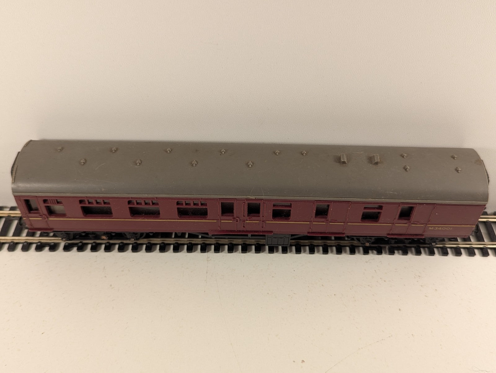 Tri-ang R423 OO Gauge BR Maroon Brake 2nd Coach