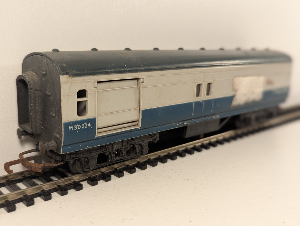 Tri-ang R23 OO Gauge Operating Mail Coach BR Blue & Grey